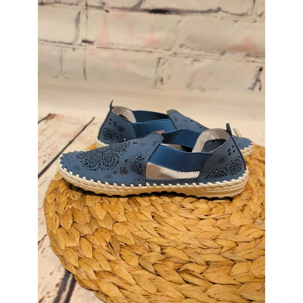 Bernie Mev Women's Blue‎ Laser Cut Flower Slip On Tulum Leather Sz 7 NIB